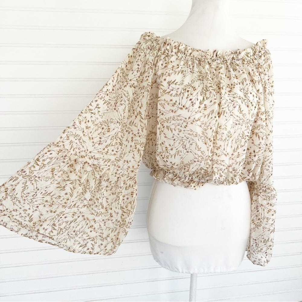 Floral flare sleeves top Size Large 8/10 NEW